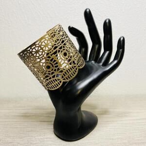 Gold metal cuff bracelet with floral pattern #festivalvibes